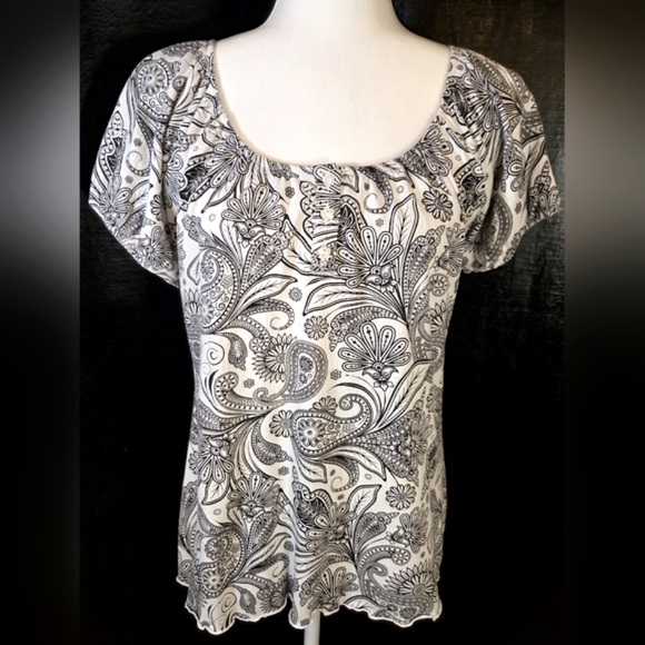 Susan Lawrence Tops - Susan Lawrence Black And White Paisley Short-Sleeved Top Size Small